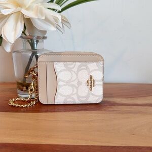 NWT Coach Zip Card Case in Sketch Signature Canvas